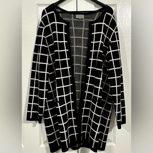 VGUC Women’s 2X Black and White Open-Front Cardigan Topper - Joseph A.